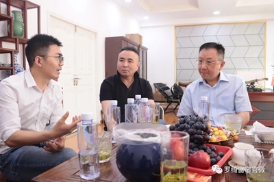 中國家紡協(xié)會(huì)會(huì)長楊兆華先生蒞臨羅綺窗簾工廠參觀指導(dǎo)工作