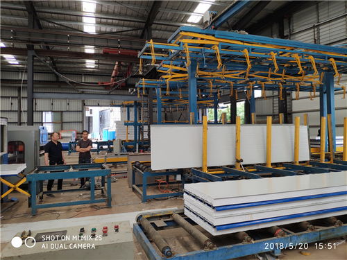 彩鋼復合板生產(chǎn)所需的主要機械設備